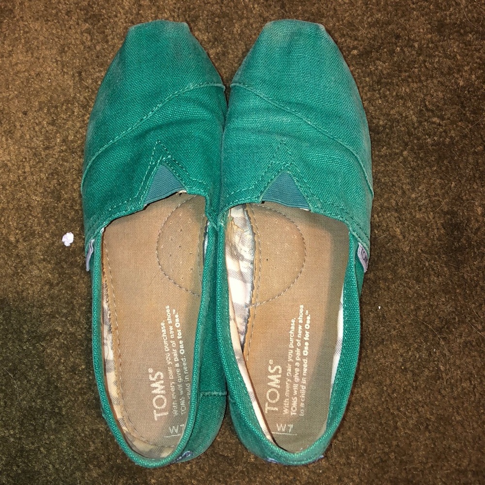 Green classic Toms size 7